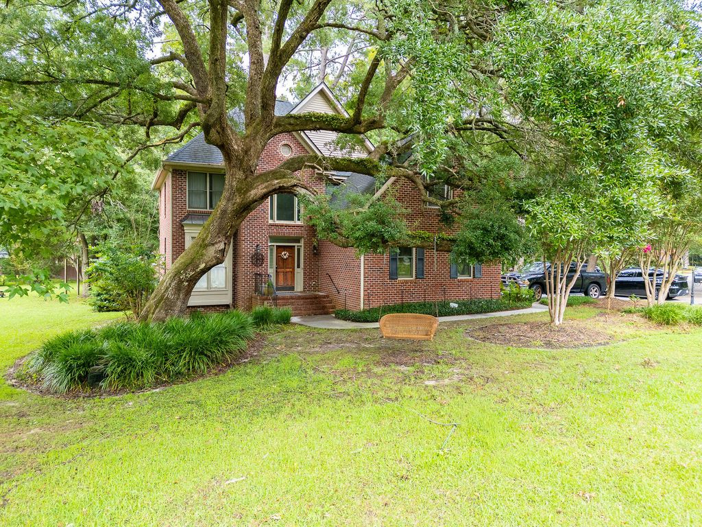Image 31 of property listing at 101 Riverwood Lane, Summerville, SC 29485