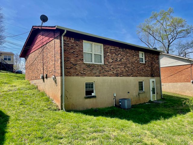 810 Olympia ST, Martinsville, VA 24112
