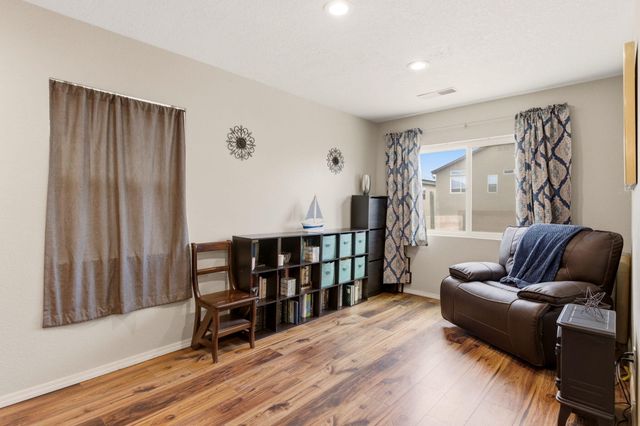 9916 Marlborough Avenue SW, Albuquerque, NM 87121