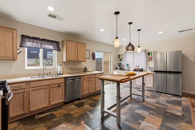 9916 Marlborough Avenue SW, Albuquerque, NM 87121