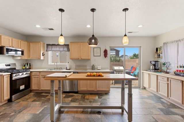 9916 Marlborough Avenue SW, Albuquerque, NM 87121
