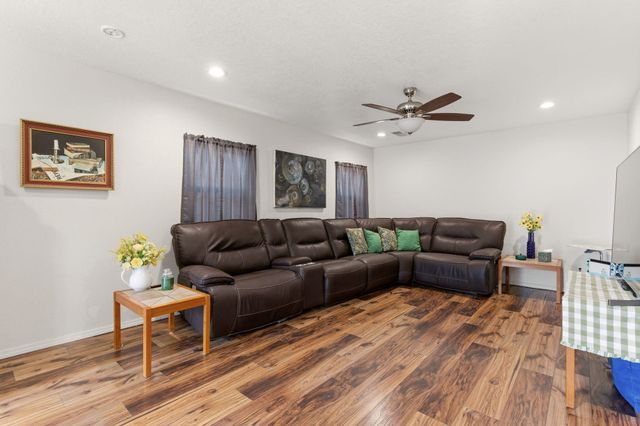 9916 Marlborough Avenue SW, Albuquerque, NM 87121
