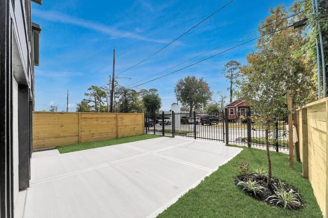 7909 Lynette Street, Houston, TX 77028