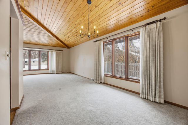 318 Dale Avenue, Moorhead, MN 56560