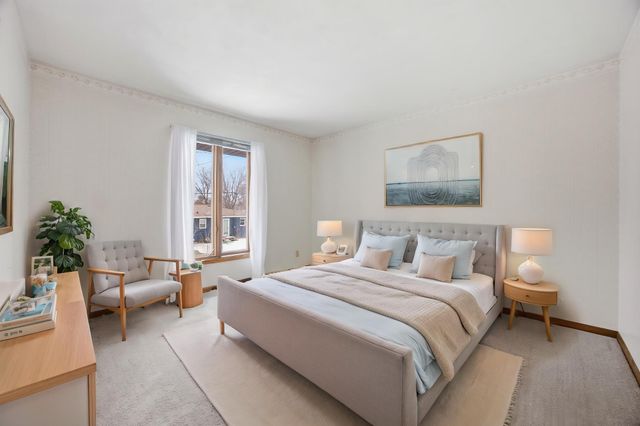 318 Dale Avenue, Moorhead, MN 56560