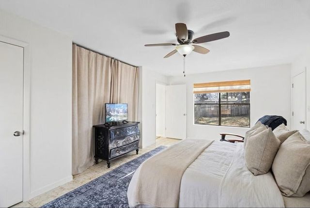 3721 Lakeview DR, Cottonwood Shores, TX 78657