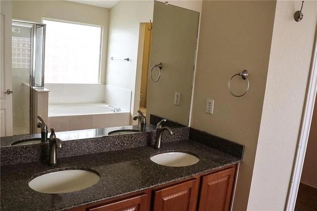 100 S Creek Bend DR, Hutto, TX 78634