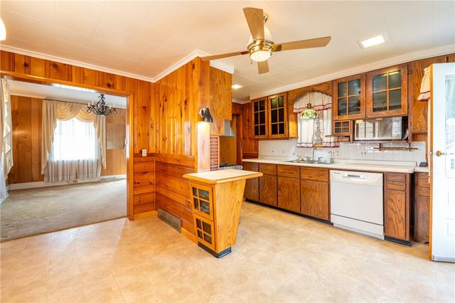 608 Fairmont St, Latrobe, PA 15650