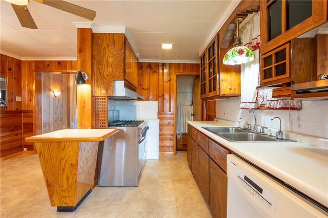 608 Fairmont St, Latrobe, PA 15650