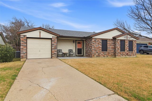 605 Plainview Drive, Mansfield, TX 76063