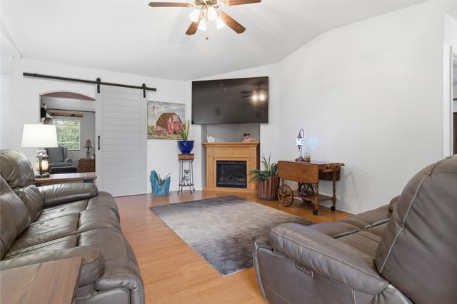 605 Plainview Drive, Mansfield, TX 76063