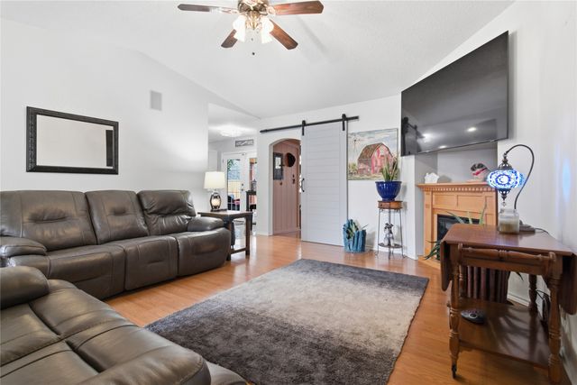 605 Plainview Drive, Mansfield, TX 76063