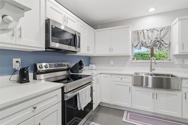 605 Plainview Drive, Mansfield, TX 76063