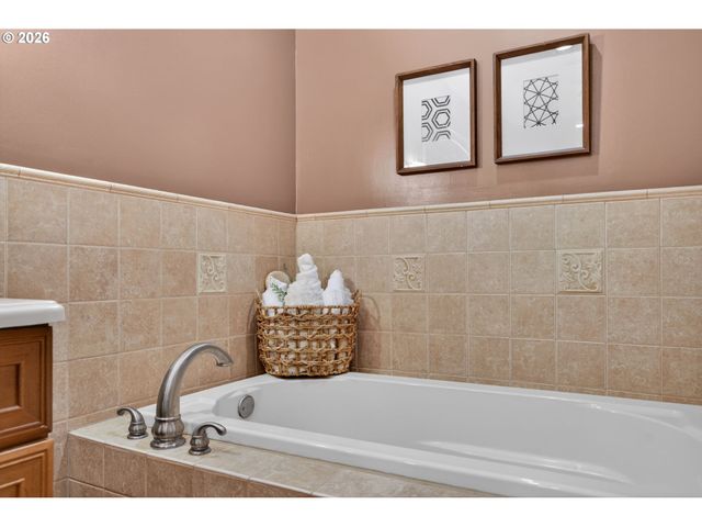 52407 Ne 14TH St, Scappoose, OR 97056