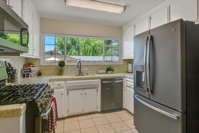 5401 Norway Dr, Orangevale, CA 95662