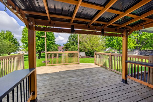 1090 2nd St Court, Waukee, IA 50263