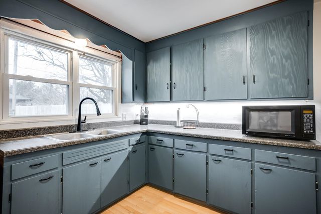 1001 W Grand Ave, Haysville, KS 67060