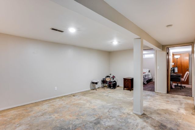 1001 W Grand Ave, Haysville, KS 67060