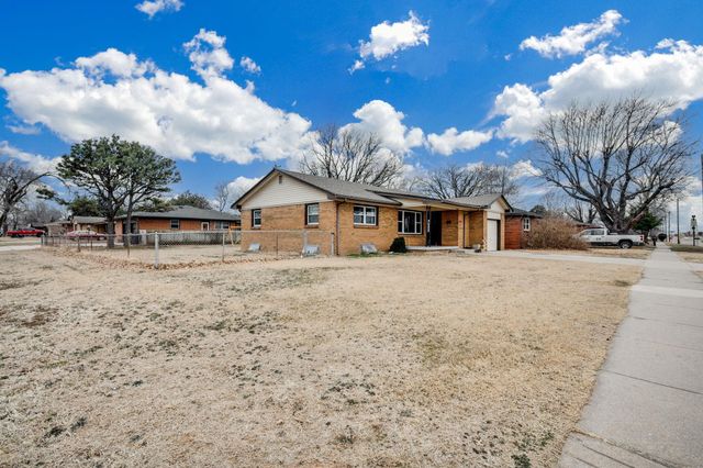 1001 W Grand Ave, Haysville, KS 67060