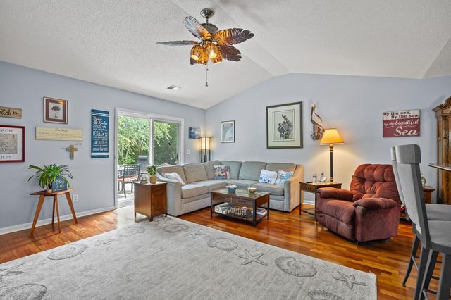 5101 Weatherwood Dr., North Myrtle Beach, SC 29582
