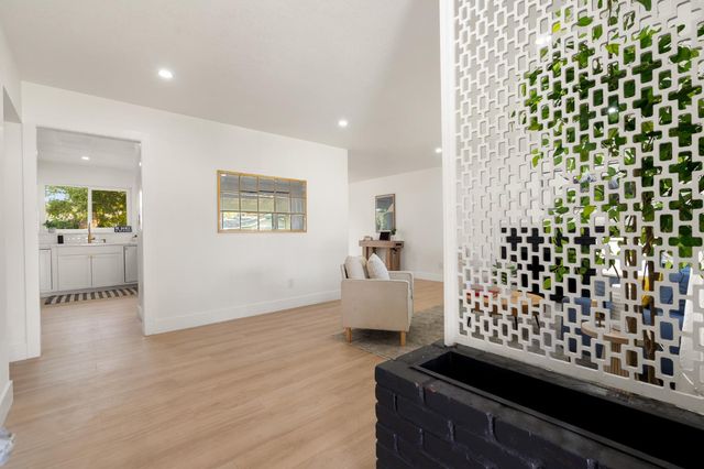 9162 Rundelay Way, Sacramento, CA 95826