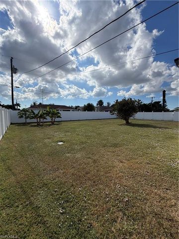 610 SE 21st LN, Cape Coral, FL 33990