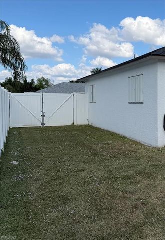 610 SE 21st LN, Cape Coral, FL 33990