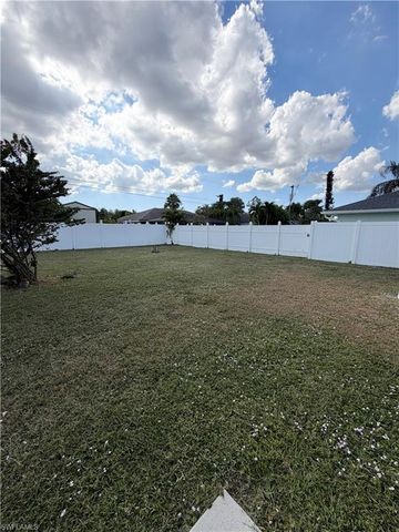 610 SE 21st LN, Cape Coral, FL 33990