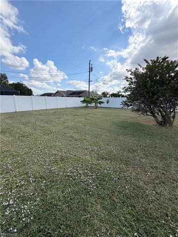 610 SE 21st LN, Cape Coral, FL 33990