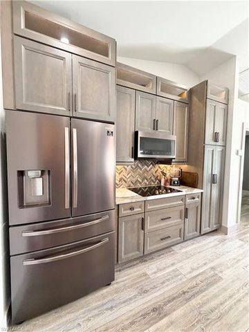 610 SE 21st LN, Cape Coral, FL 33990