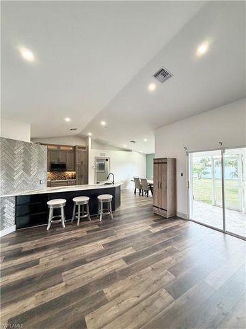 610 SE 21st LN, Cape Coral, FL 33990