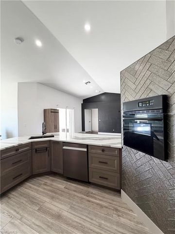 610 SE 21st LN, Cape Coral, FL 33990