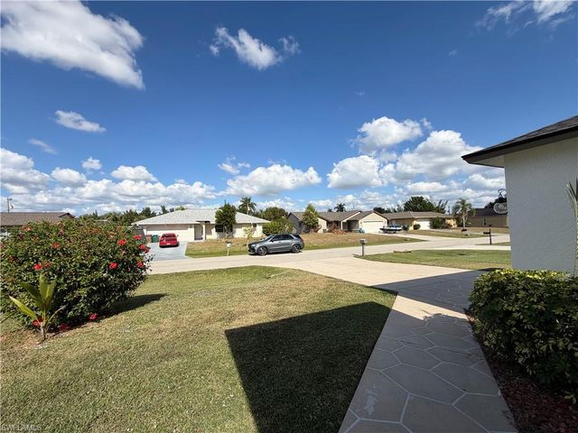 610 SE 21st LN, Cape Coral, FL 33990