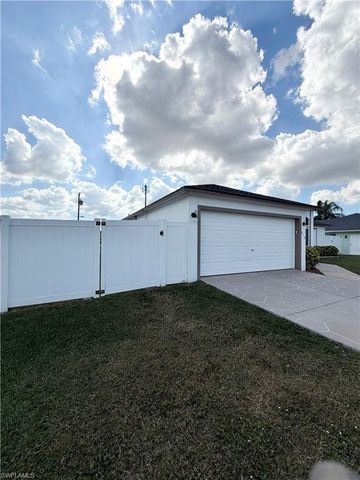 610 SE 21st LN, Cape Coral, FL 33990