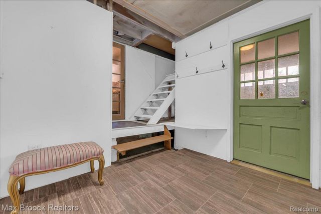 2085 Pontiac Drive, Sylvan Lake, MI 48320