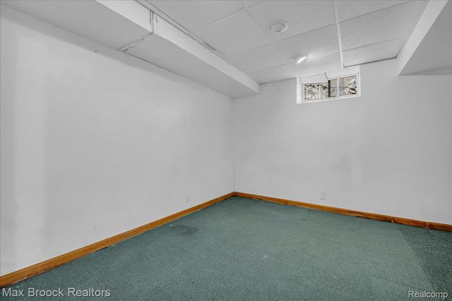 2085 Pontiac Drive, Sylvan Lake, MI 48320