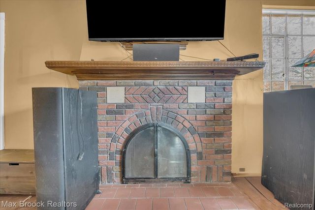 2085 Pontiac Drive, Sylvan Lake, MI 48320