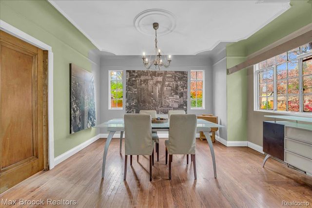 2085 Pontiac Drive, Sylvan Lake, MI 48320