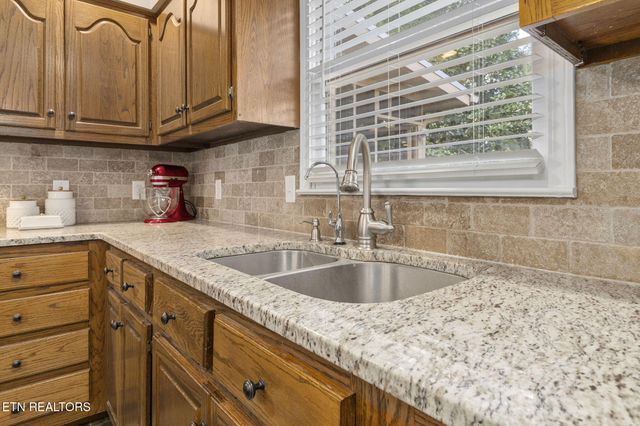 7705 Royal Harbour Circle, Ooltewah, TN 37363