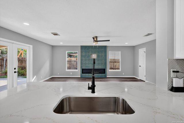 7143 VALEWOOD VW, San Antonio, TX 78240