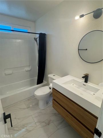 17422 Keelson 4, Huntington Beach, CA 92647