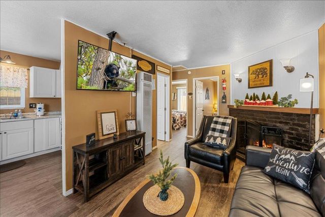 918 W Aeroplane Boulevard, Big Bear, CA 92314