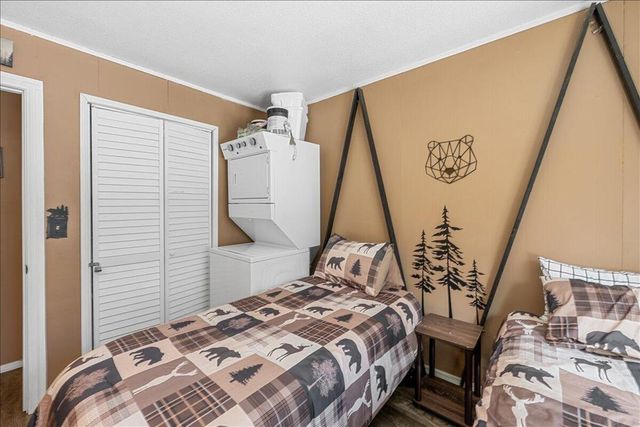 918 W Aeroplane Boulevard, Big Bear, CA 92314