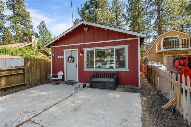 918 W Aeroplane Boulevard, Big Bear, CA 92314