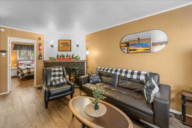 918 W Aeroplane Boulevard, Big Bear, CA 92314