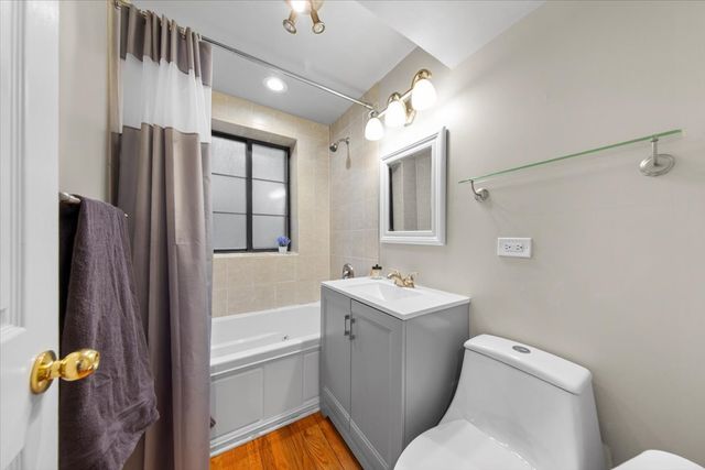 7423 N Sheridan Road 2W, Chicago, IL 60626