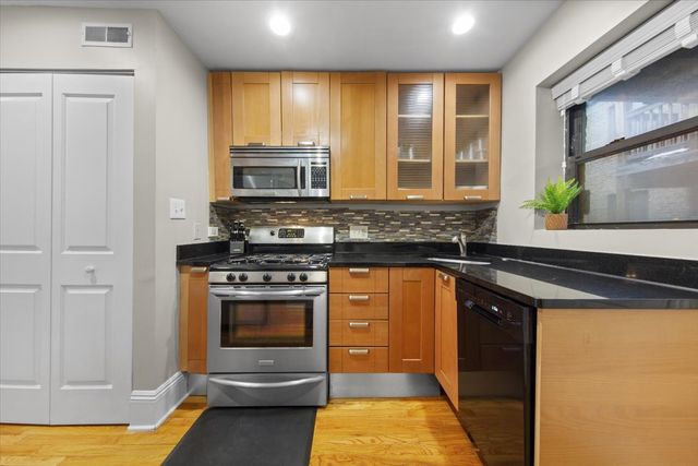 7423 N Sheridan Road 2W, Chicago, IL 60626