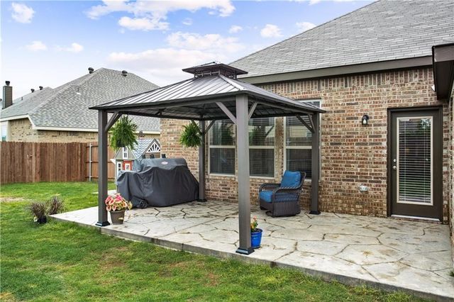 260 Hilltop Drive, Justin, TX 76247