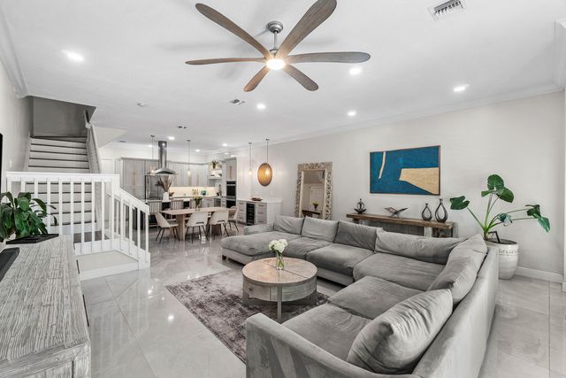 605 Avenue H, Delray Beach, FL 33483