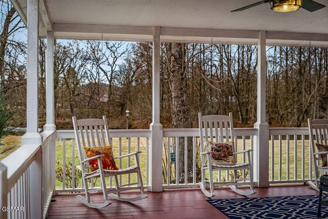 527 Orchard Valley Way, Pigeon Forge, TN 37862